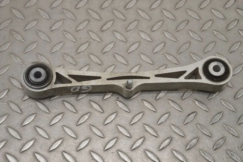 Tagumine ülemine õõtshoob 104396300B