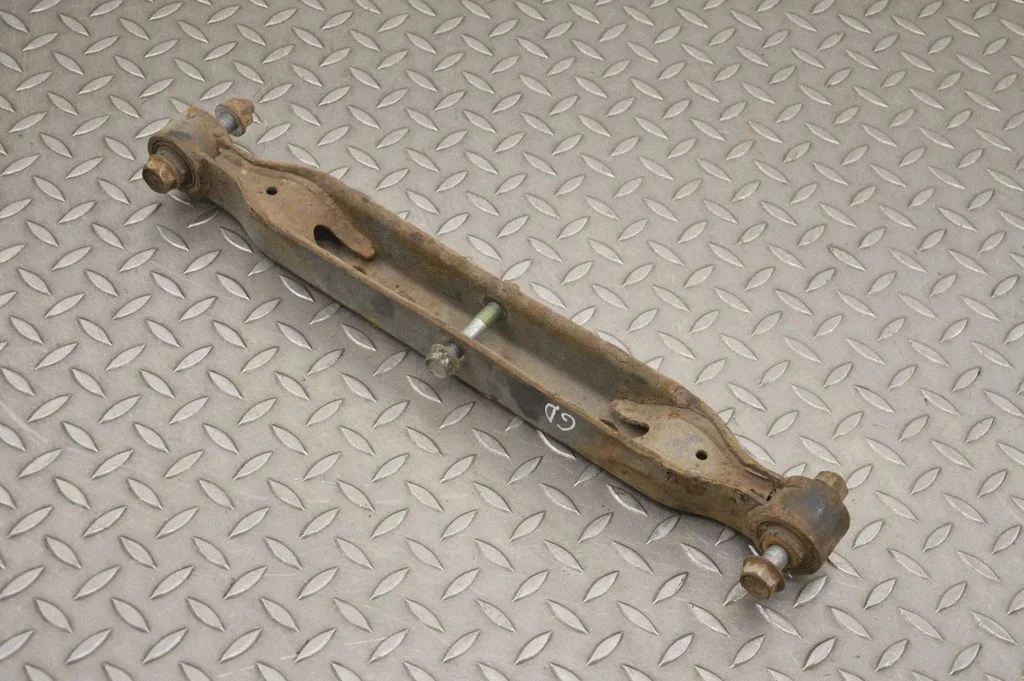 Aizmugurējā svira (dakša) – labā