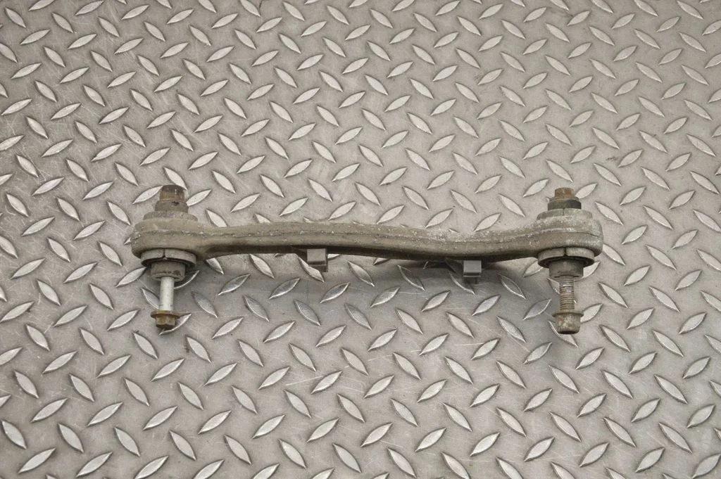 Aizmugurējā svira (dakša) – labā