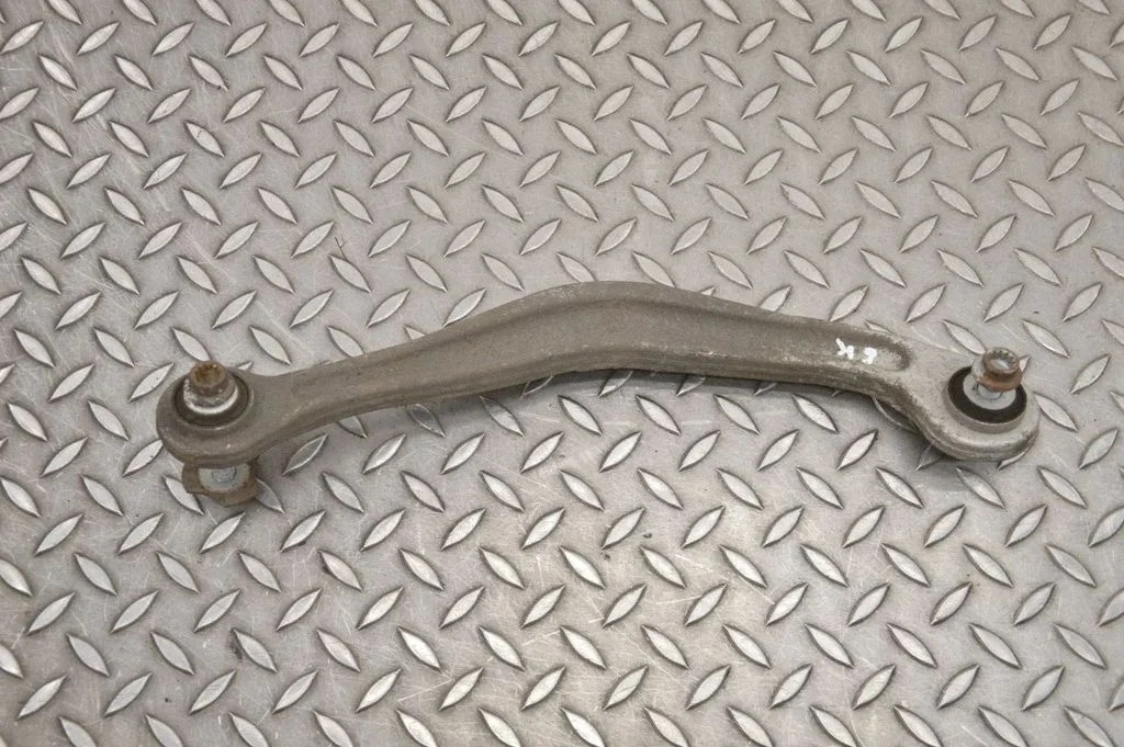 Tagumine ülemine õõtshoob A2213520005