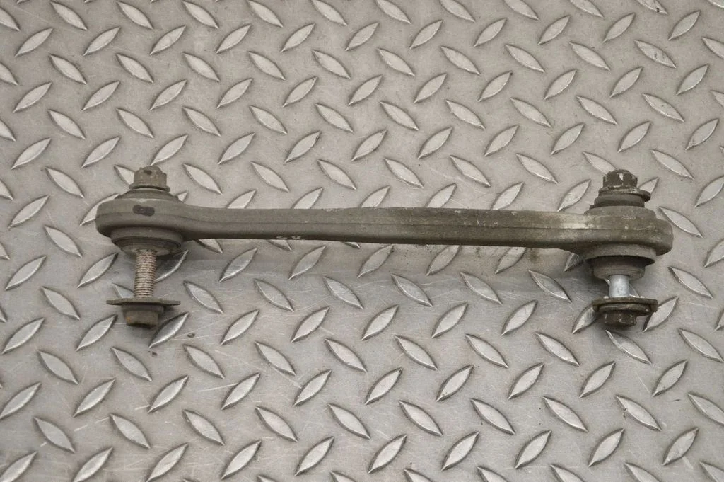 Tagumine ülemine õõtshoob A2223520300