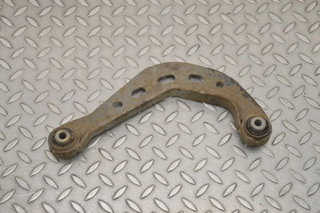 Aizmugurējā svira (dakša) – kreisā