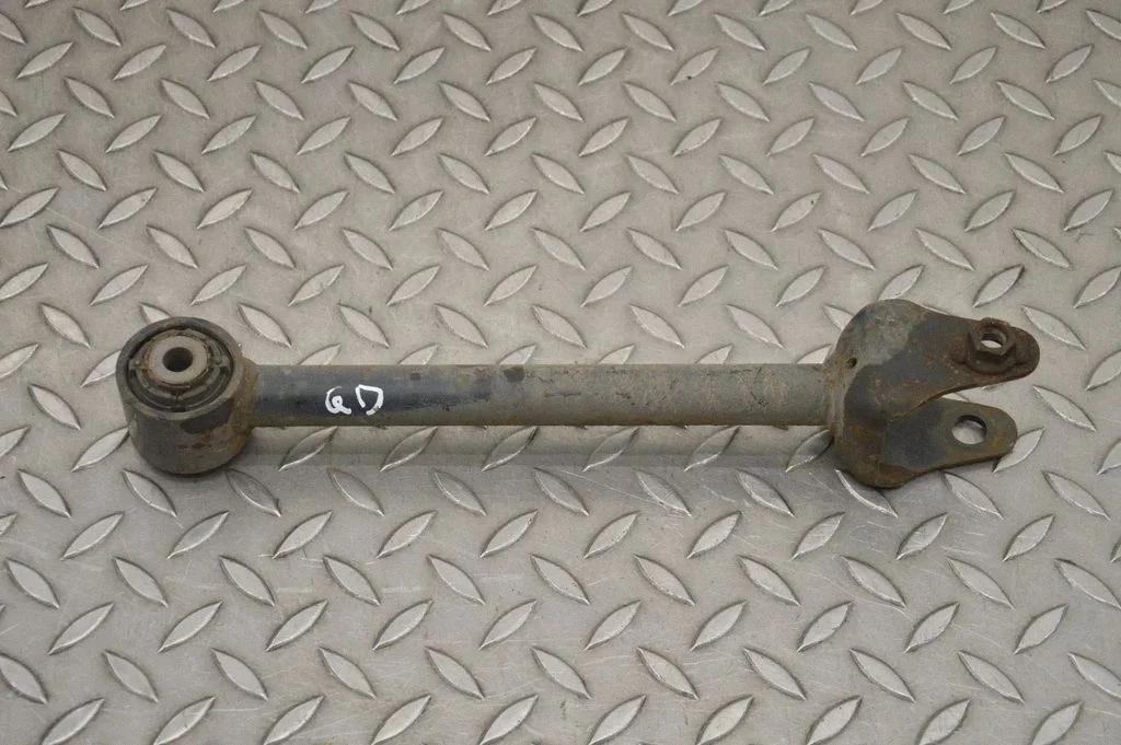 Aizmugurējā svira (dakša) – labā