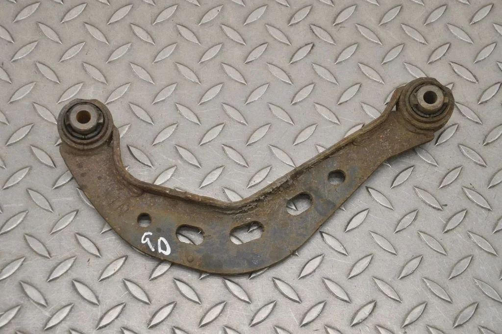 Aizmugurējā svira (dakša) – labā