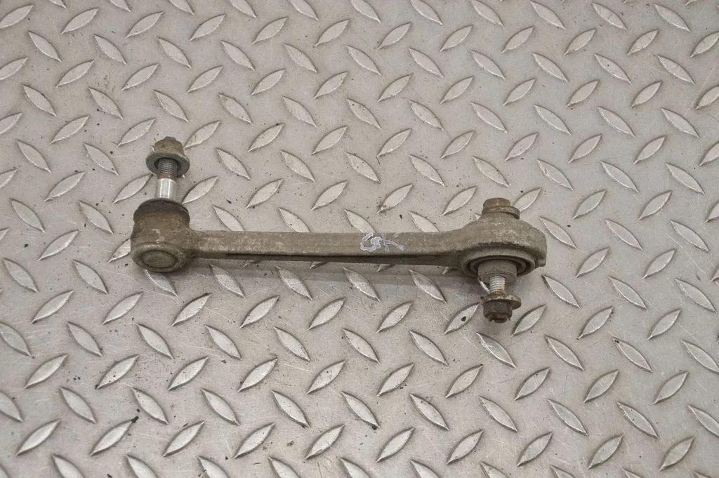 Tagumine ülemine õõtshoob – vasak