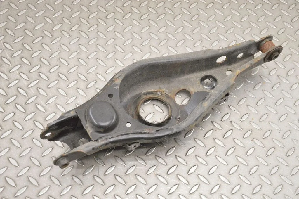 Rear upper control arm/wishbone – right