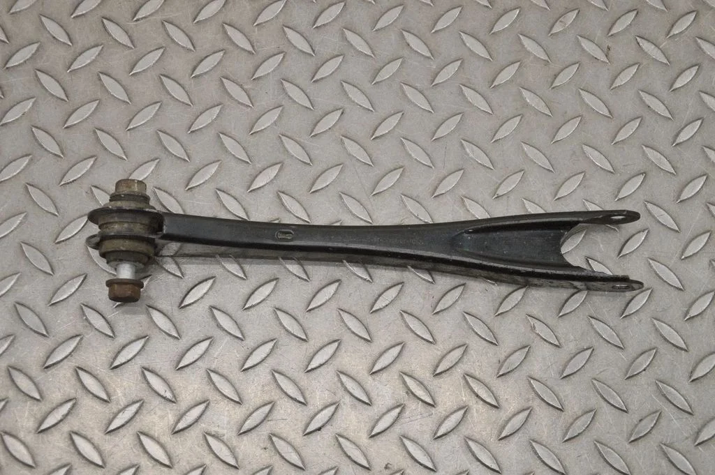 Tagumine ülemine õõtshoob – BMW 3-seeria F30 F35 F31 (2012-2018)