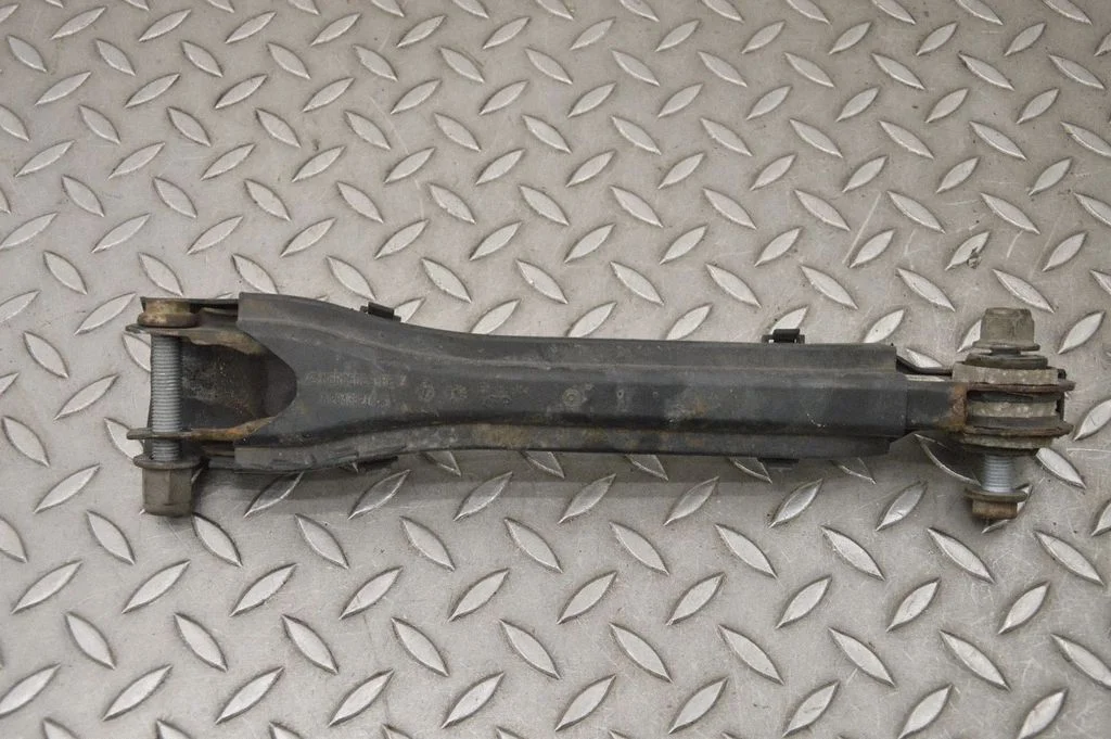 Rear upper control arm/wishbone – right
