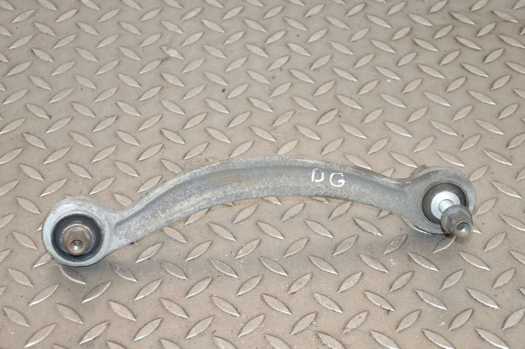 Rear upper control arm/wishbone – right