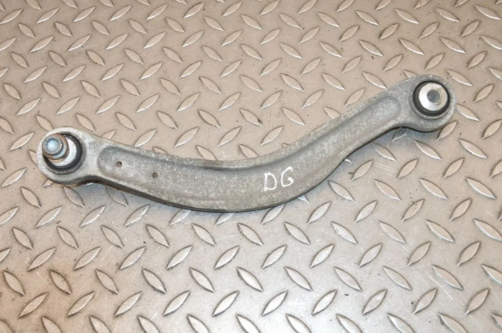 Rear upper control arm/wishbone – right