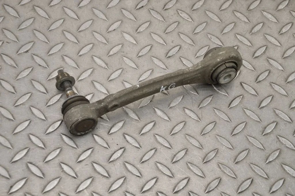 Tagumine ülemine õõtshoob – vasak
