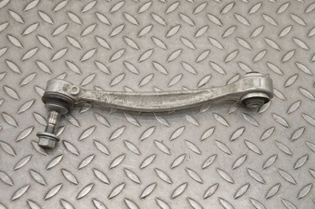 Tagumine ülemine õõtshoob – BMW Series 3 M3 F80 (2014-2020)