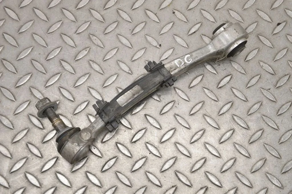 Aizmugurējā svira (dakša) – BMW Series 3 M3 F80 (2014-2020)