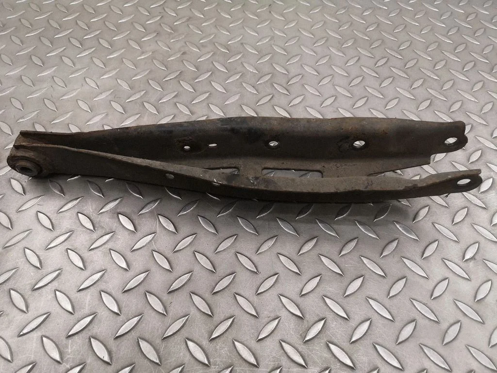 Tagumine ülemine õõtshoob B5113D
