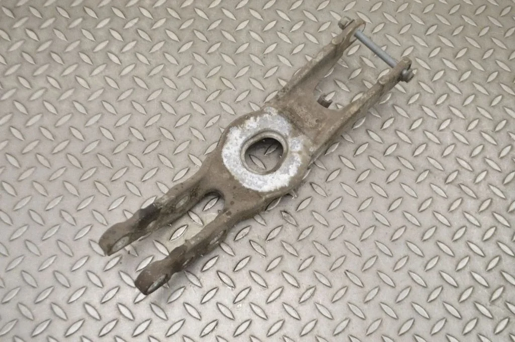Tagumine ülemine õõtshoob A2053300