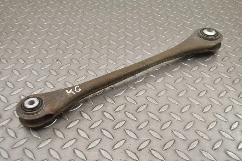 Rear upper control arm/wishbone – left