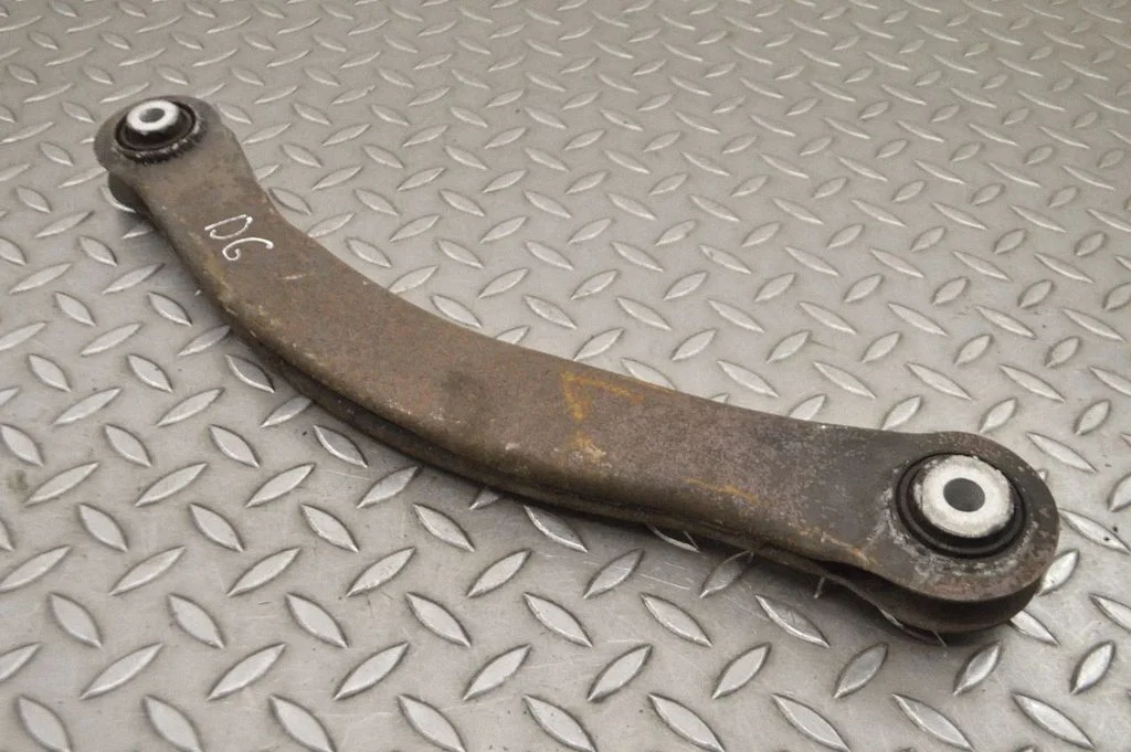 Rear upper control arm/wishbone – right