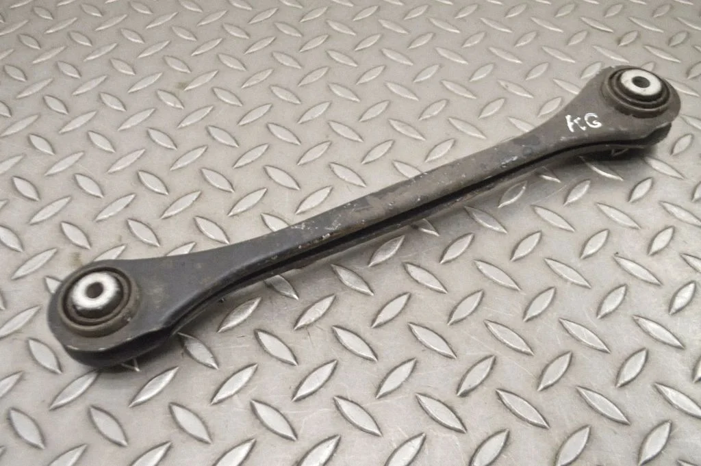 Rear upper control arm/wishbone – left