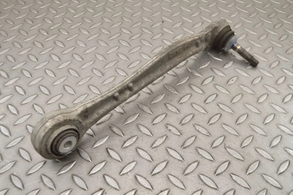 Tagumine ülemine õõtshoob – BMW X5 F15 (2013-2017)