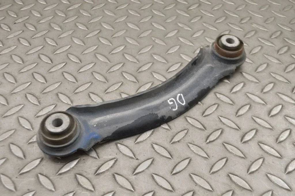 Rear upper control arm/wishbone – right