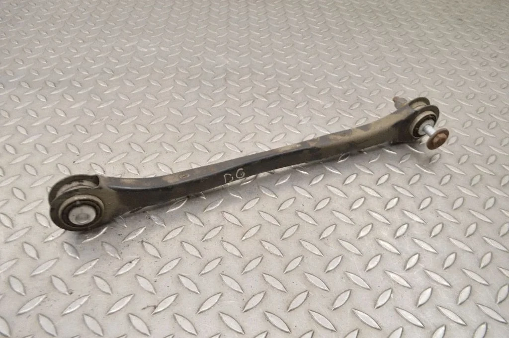 Rear upper control arm/wishbone – right