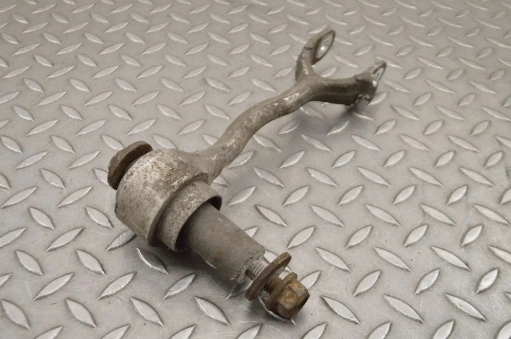 Rear upper control arm/wishbone – right