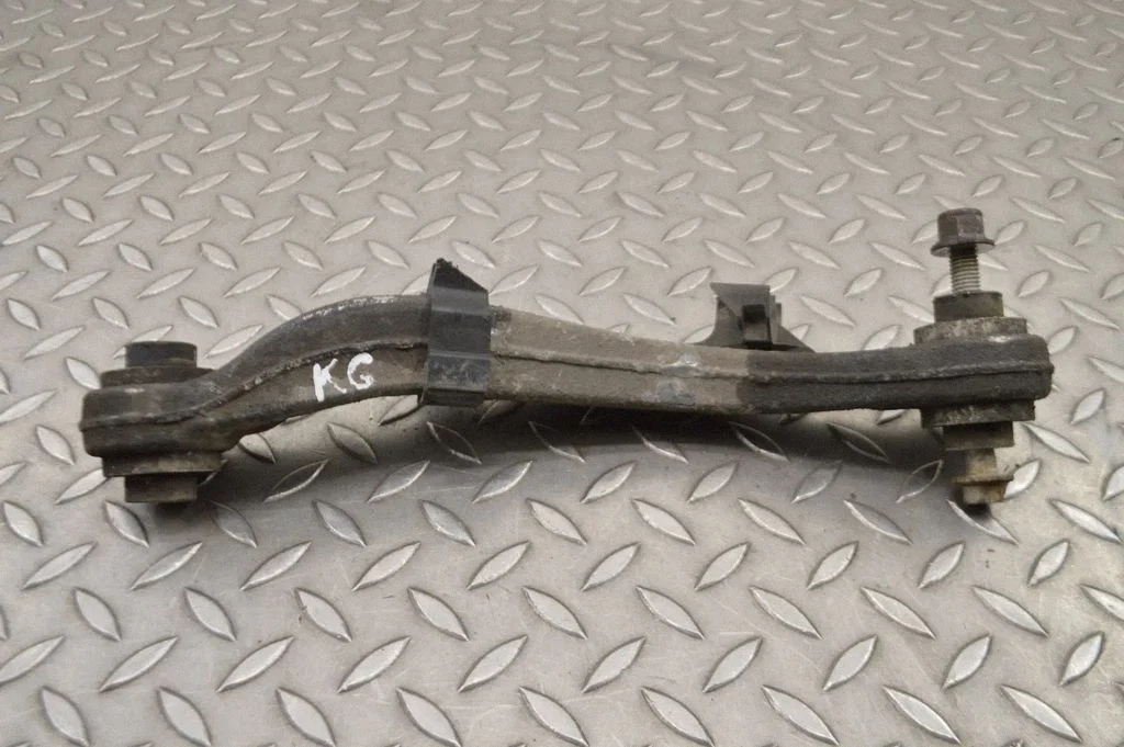 Rear upper control arm/wishbone – left