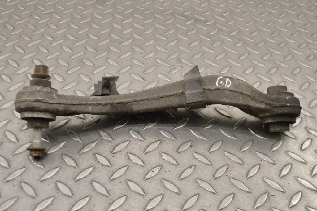Rear upper control arm/wishbone – right