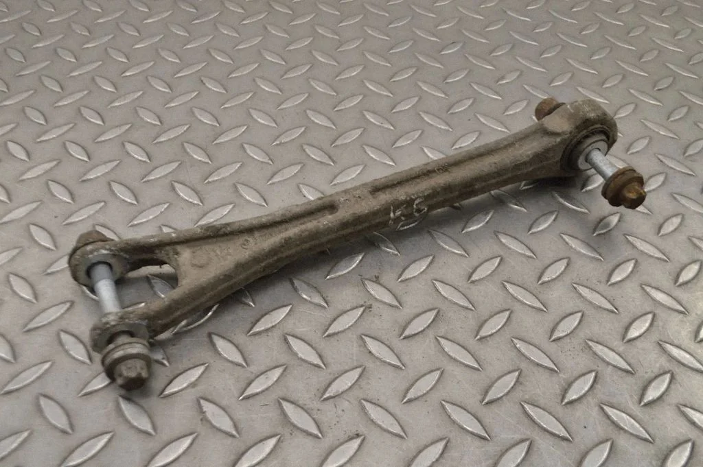 Rear upper control arm/wishbone – left