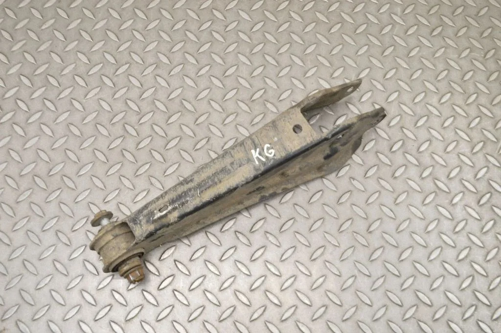 Aizmugurējā svira (dakša) – kreisā