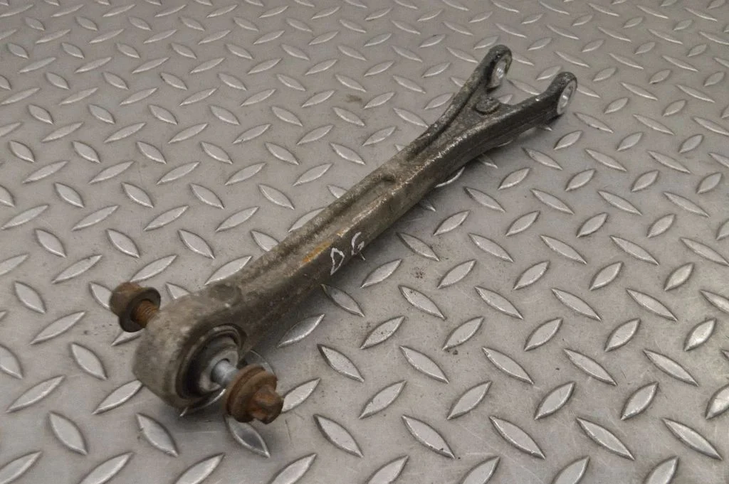 Rear upper control arm/wishbone – right