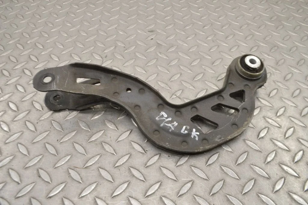Tagumine ülemine õõtshoob – Mercedes-Benz CLA-klass C117 X117 W117 (2013-2019)
