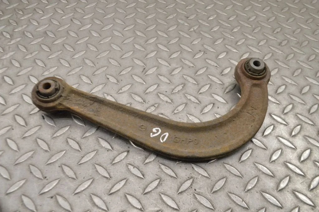 Rear upper control arm/wishbone – right