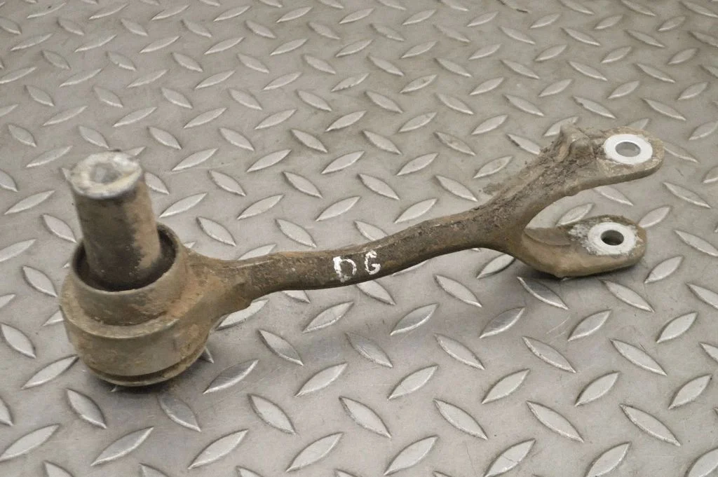 Aizmugurējā svira (dakša) – labā