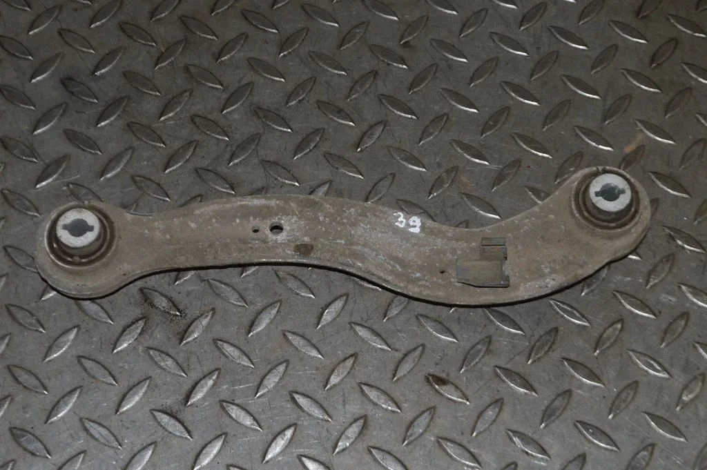 Aizmugurējā svira (dakša) – labā