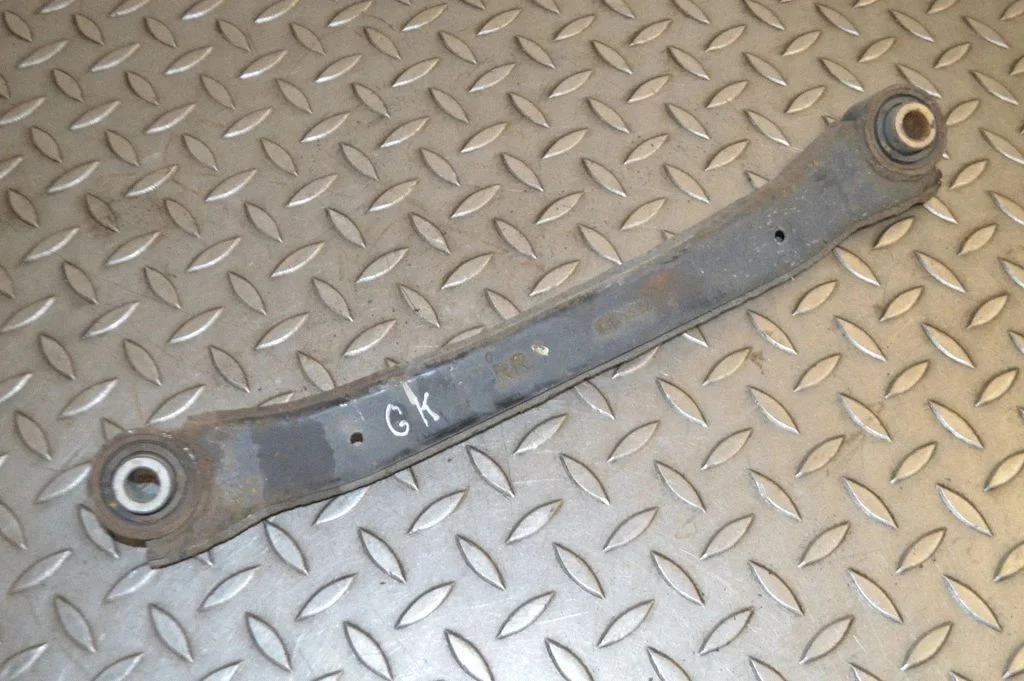 Aizmugurējā svira (dakša) – kreisā