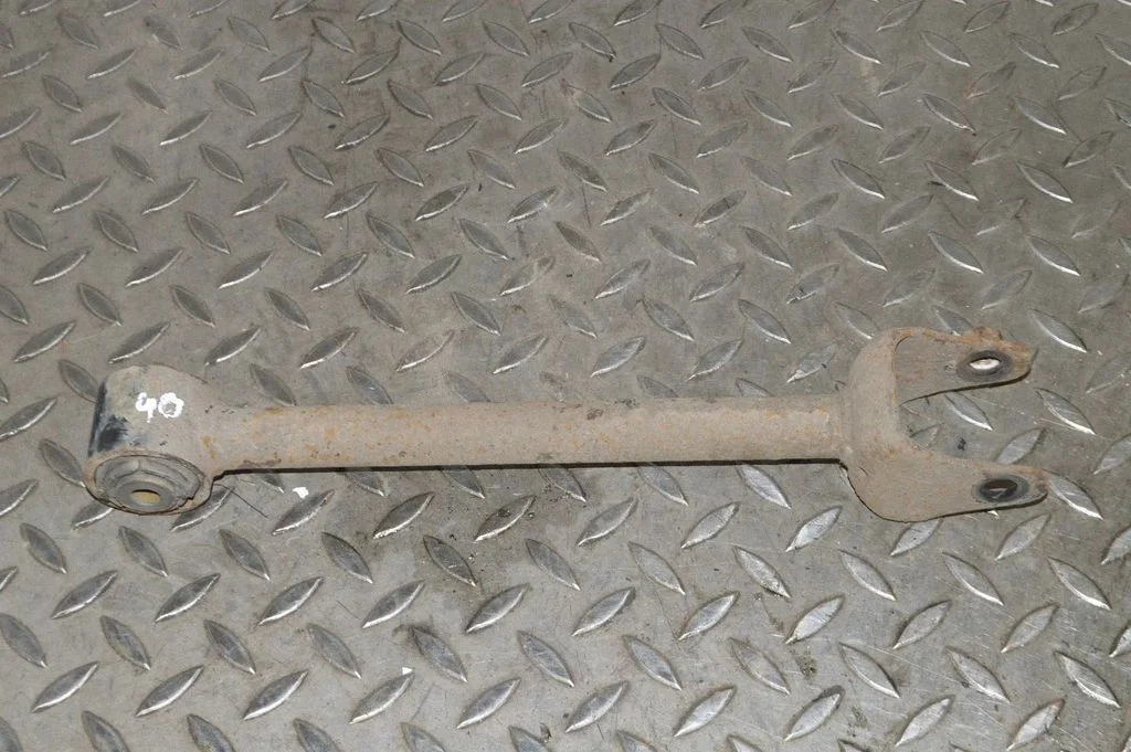 Rear upper control arm/wishbone – right