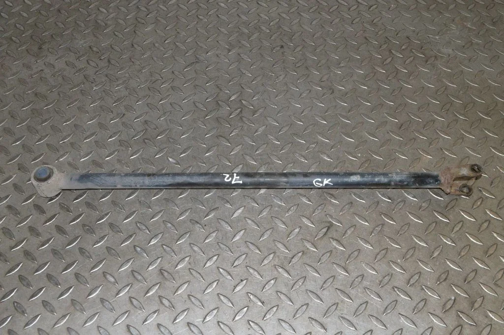 Aizmugurējā svira (dakša) – kreisā