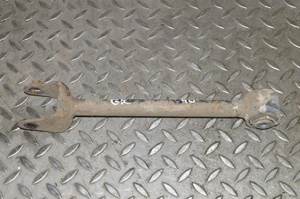 Rear upper control arm/wishbone – left