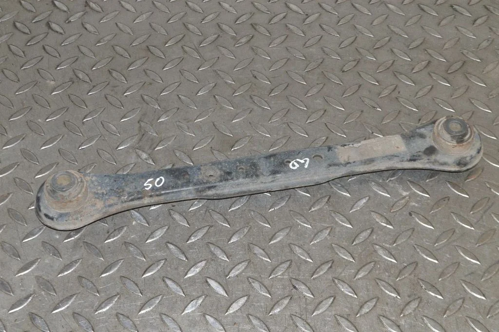 Aizmugurējā svira (dakša) – kreisā