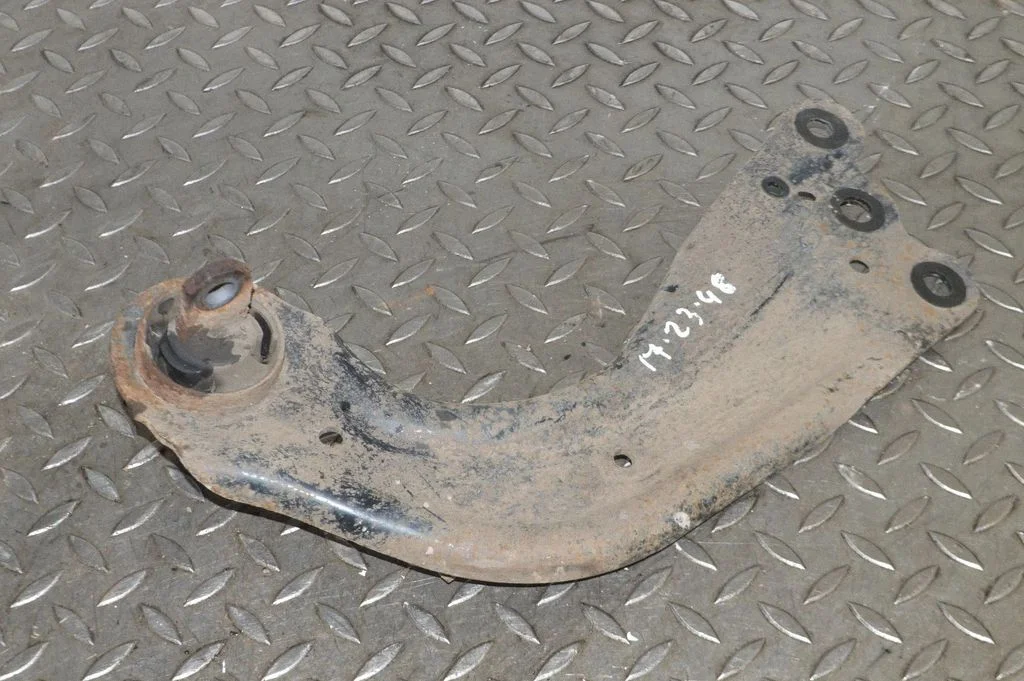 Rear upper control arm/wishbone – left