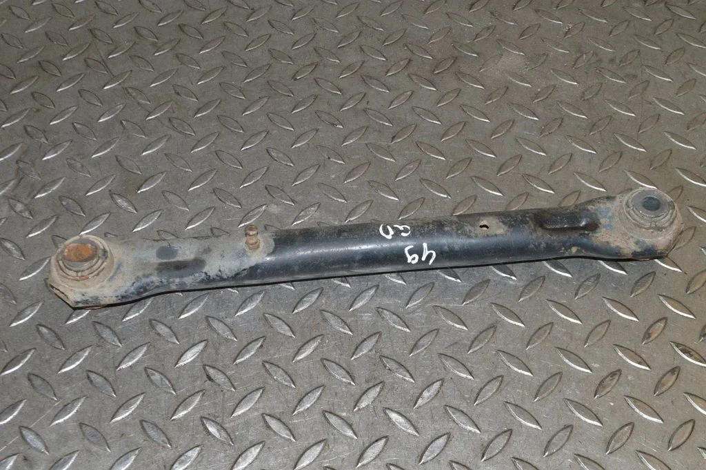 Aizmugurējā svira (dakša) – kreisā