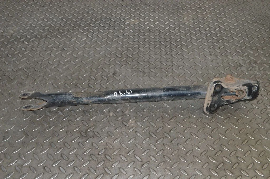 Aizmugurējā svira (dakša) – kreisā
