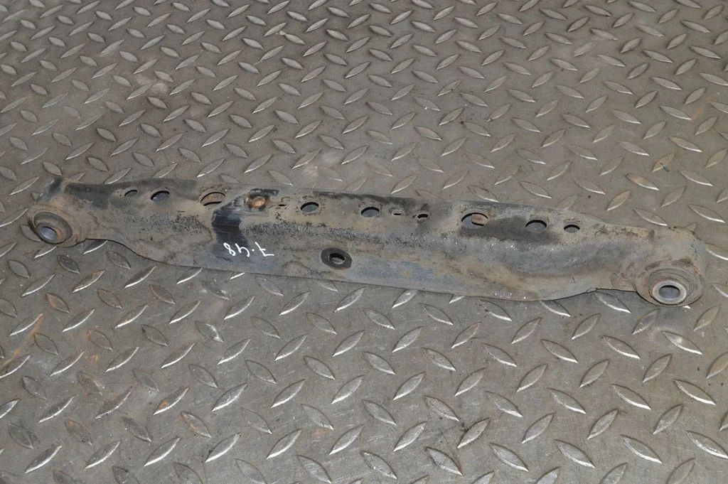 Rear upper control arm/wishbone – right