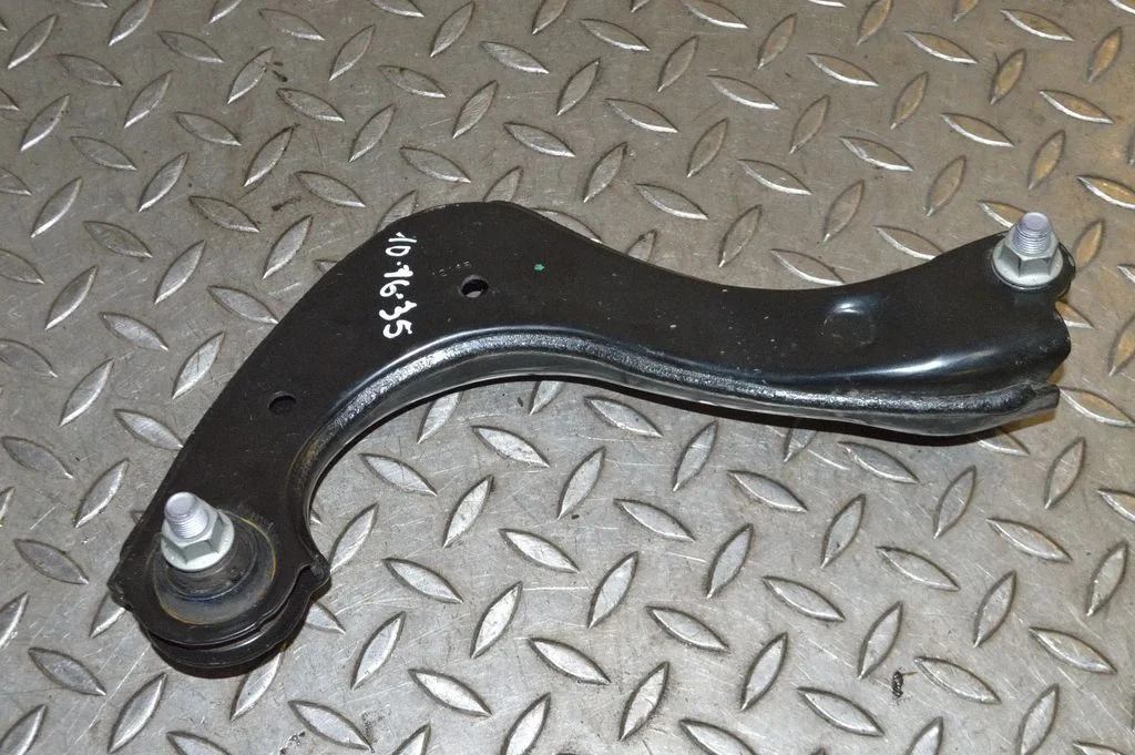 Aizmugurējā svira (dakša) – kreisā