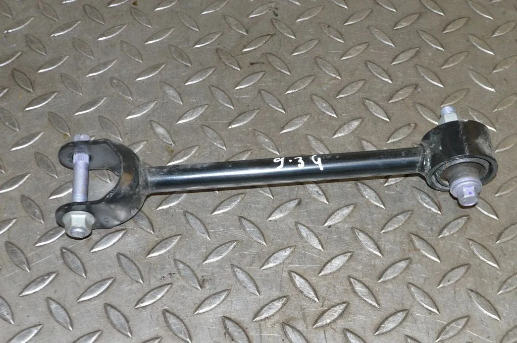 Aizmugurējā svira (dakša) – kreisā
