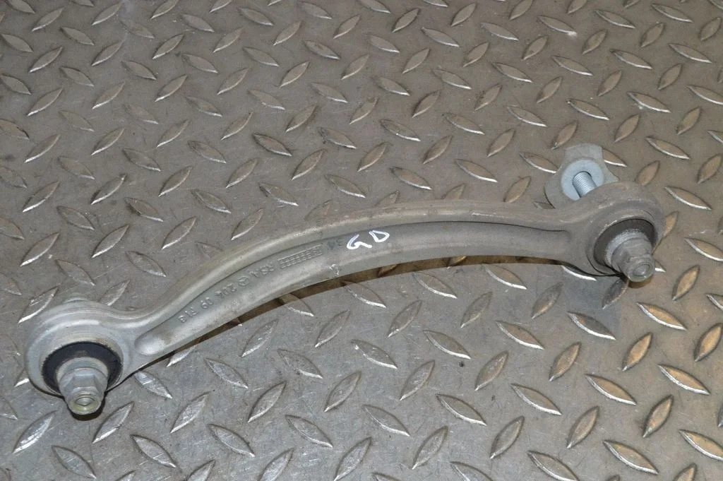 Aizmugurējā svira (dakša) – labā