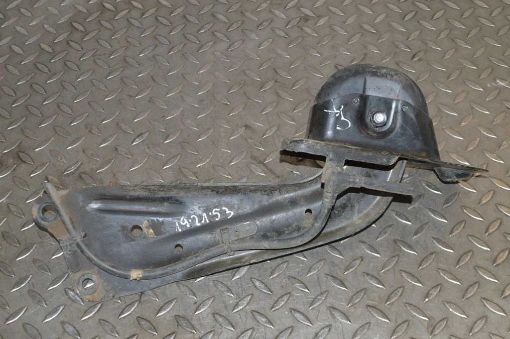 Aizmugurējā svira (dakša) – kreisā