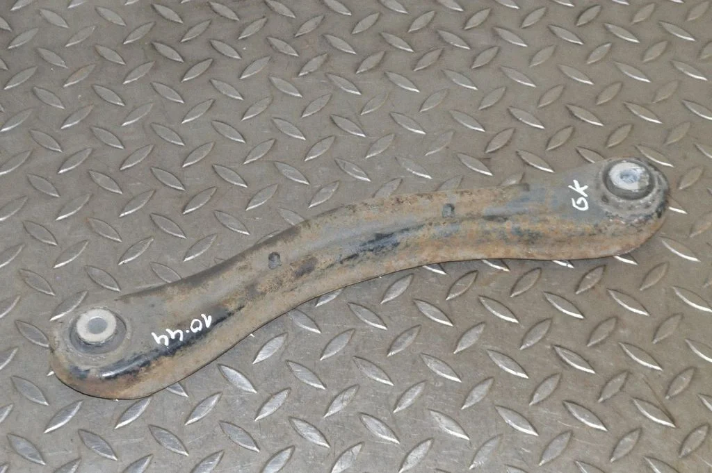 Rear upper control arm/wishbone – left