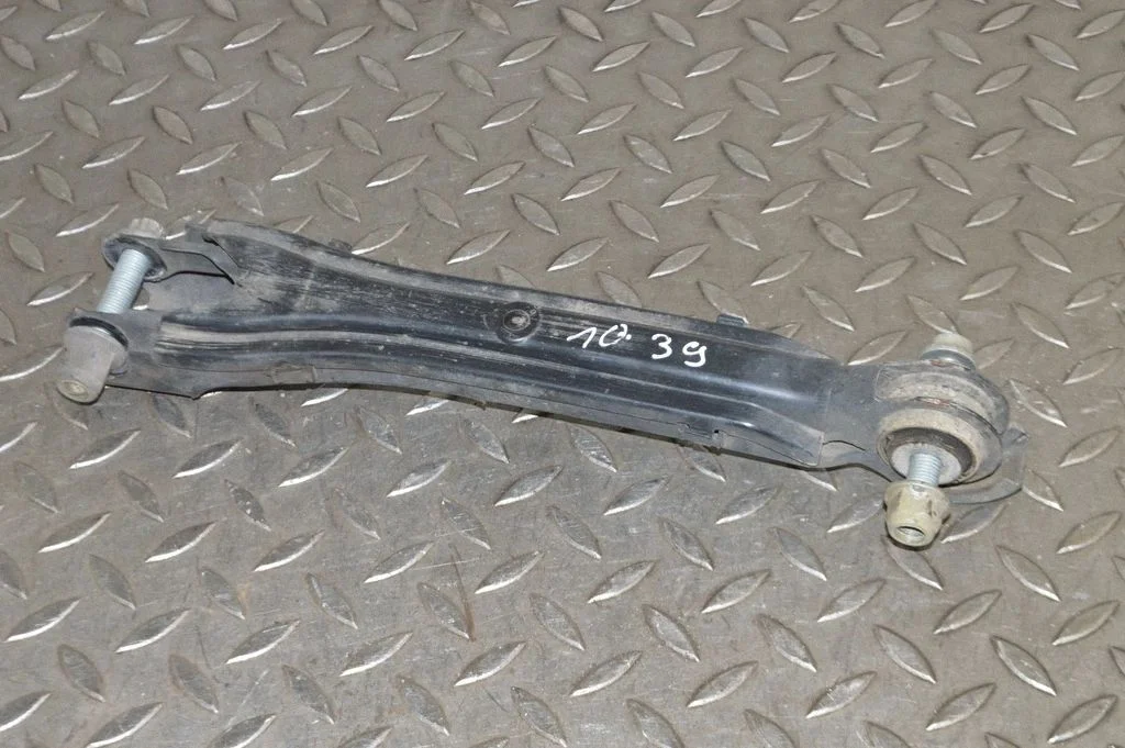 Aizmugurējā svira (dakša) – labā